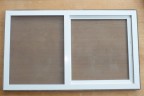 Geschlossener Schieberahmen mit weißen Rahmen für Dachfenster von Velux und Roto