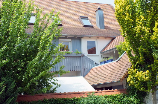 Raffinierte Dachgaube, Balkon und Loggia an einem Zweifamilienhaus in Sexau