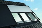 Roto Panorama-Dachfenster Azuro geschlossen mit Sonnenschutz-Rollo