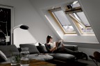 VELUX INTEGRA Elektro- oder Solarfenster in Holz (GGL), mit VELUX INTEGRA Elektro- (MML) oder Solar-Hitzeschutz-Markise (MSL)