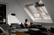 VELUX INTEGRA Elektro- oder Solarfenster in Holz (GGL), mit VELUX INTEGRA Elektro- (MML) oder Solar-Hitzeschutz-Markise (MSL)