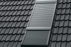 VELUX INTEGRA Elektro-Rollläden für Dachfenster-Kombinationen mit Zusatzelement, wie z.B. Lichtband.