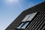 Kombieinbau mit VELUX INTEGRA Solar-Rollläden SSL.